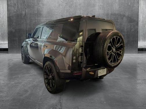 2025 Land Rover Defender P635 OCTA Edition One