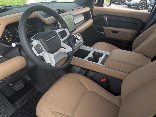 2025 Land Rover Defender 130 P400 X-Dynamic SE