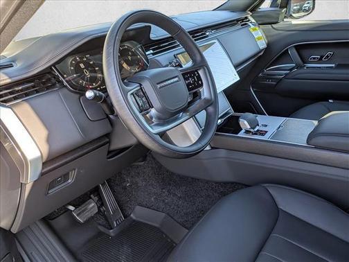 2025 Land Rover Range Rover P400 SE 7 Seat