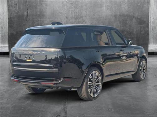 2025 Land Rover Range Rover P530 SE 7 Seat