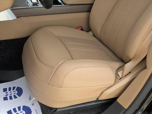 Santorini Black Metallic 2026 Land Rover Range Rover P400 SE 7 Seat