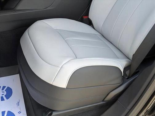 Santorini Black Metallic 2026 Land Rover Range Rover Sport SE