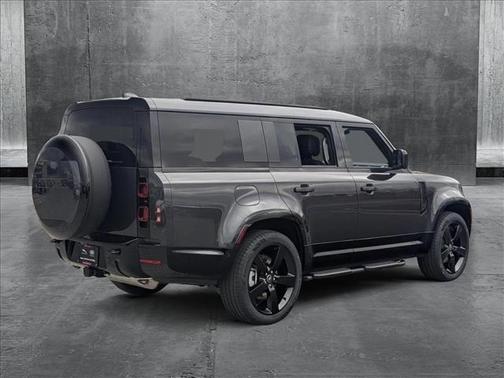 2025 Land Rover Defender 130 P400 X-Dynamic SE