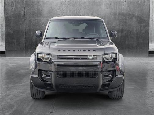 2025 Land Rover Defender 130 P400 X-Dynamic SE