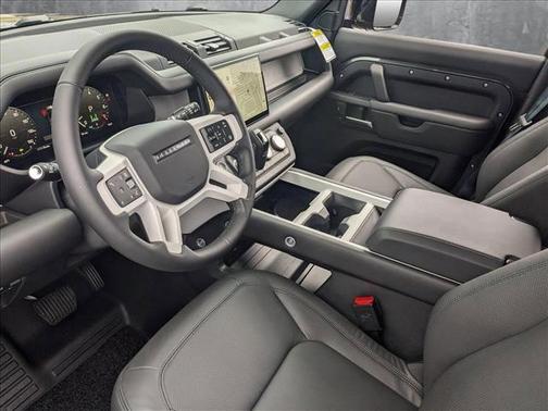 2025 Land Rover Defender 130 P400 X-Dynamic SE