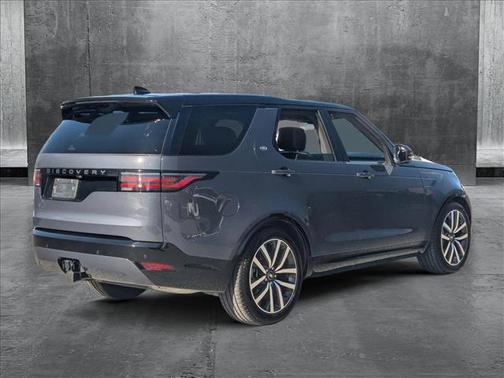 2024 Land Rover Discovery P300 Dynamic SE