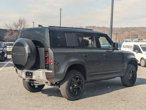 2025 Land Rover Defender 110 P300