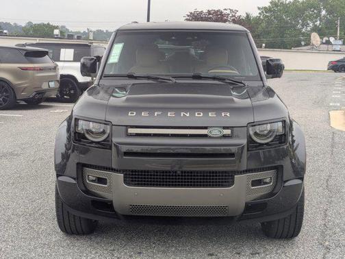 2025 Land Rover Defender 130 P400 X-Dynamic SE