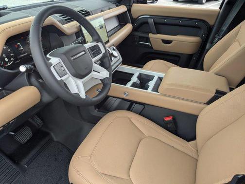 2025 Land Rover Defender 130 P400 X-Dynamic SE