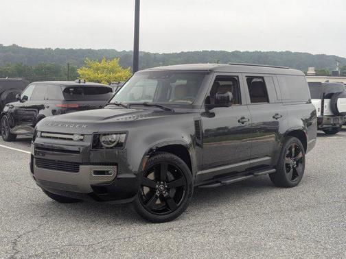 2025 Land Rover Defender 130 P400 X-Dynamic SE