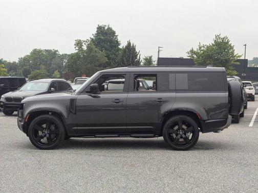 2025 Land Rover Defender 130 P400 X-Dynamic SE