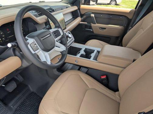 2025 Land Rover Defender 110 P400 X-Dynamic SE