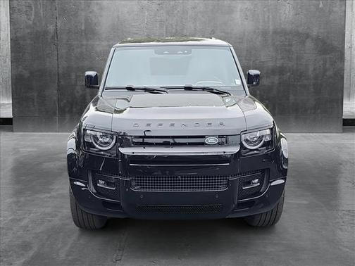 2025 Land Rover Defender 110 P400 X-Dynamic SE