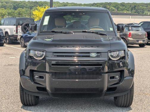 2025 Land Rover Defender 110 P400 X-Dynamic SE