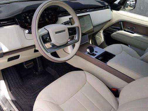 2025 Land Rover Range Rover P400 SE 7 Seat