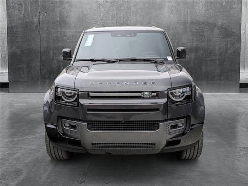 2024 Land Rover Defender 130 P400 Outbound