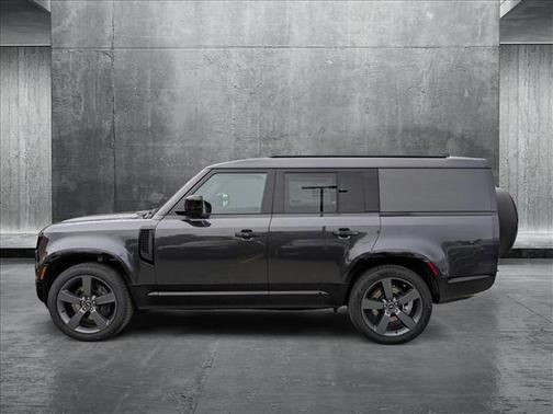 2024 Land Rover Defender 130 P400 Outbound