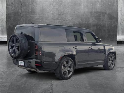2024 Land Rover Defender 130 P400 Outbound