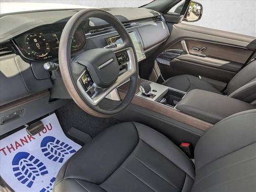 Fuji White 2026 Land Rover Range Rover P550e SE
