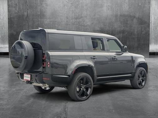 2025 Land Rover Defender 130 P400 X-Dynamic SE