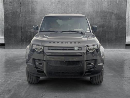 2025 Land Rover Defender 130 P400 X-Dynamic SE