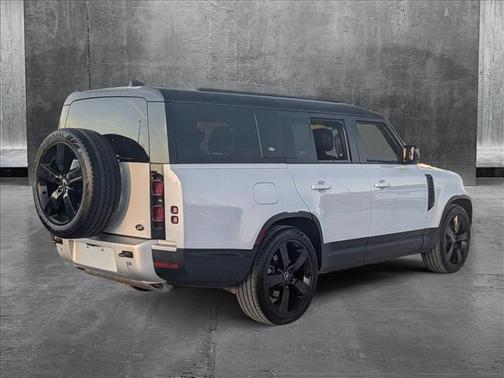 2023 Land Rover Defender 130 SE