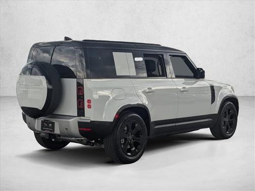 2025 Land Rover Defender 110 P300