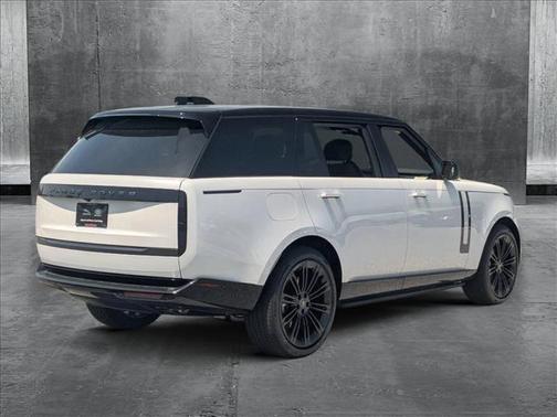 2025 Land Rover Range Rover P530 SE 7 Seat