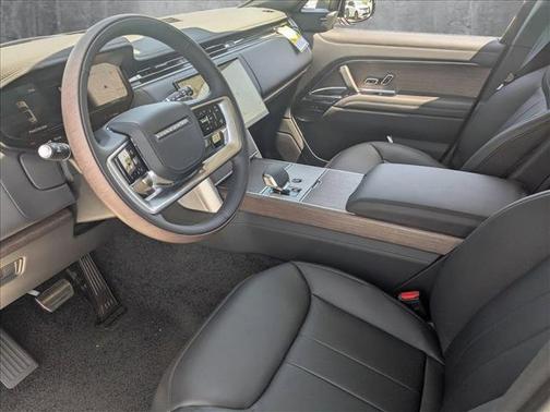 2025 Land Rover Range Rover P530 SE 7 Seat