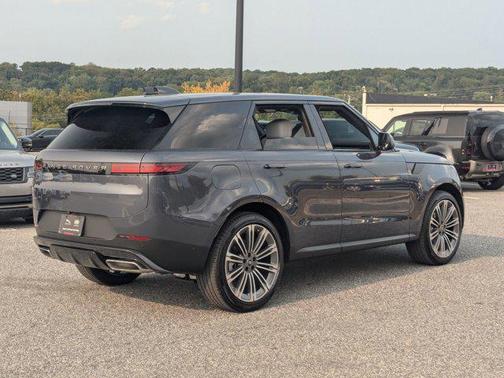 2025 Land Rover Range Rover Sport SE