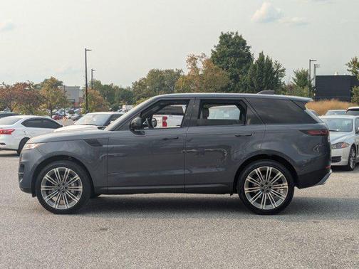 2025 Land Rover Range Rover Sport SE
