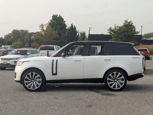 2025 Land Rover Range Rover P530 SE
