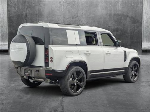 2025 Land Rover Defender 110 P400 X-Dynamic SE