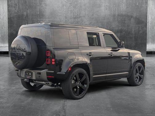 2025 Land Rover Defender X-Dynamic SE