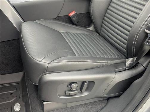 2025 Land Rover Discovery P300 S