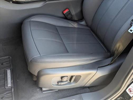 2026 Land Rover Range Rover Evoque Dynamic SE