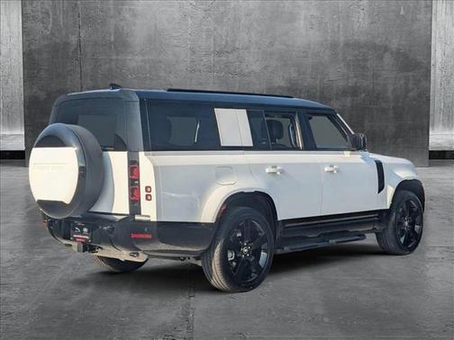 2025 Land Rover Defender 130 P400 X-Dynamic SE