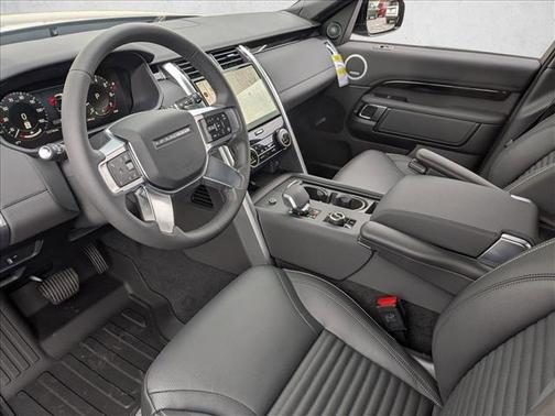 2025 Land Rover Discovery P300 S