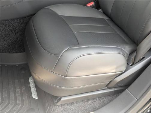 2025 Land Rover Range Rover P400 SE 7 Seat