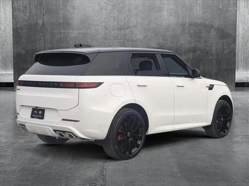 2025 Land Rover Range Rover Sport SE