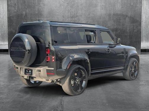 2025 Land Rover Defender 110 P400 X-Dynamic SE
