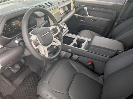 2025 Land Rover Defender 110 P300