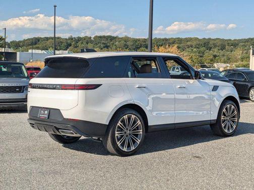 2025 Land Rover Range Rover Sport SE