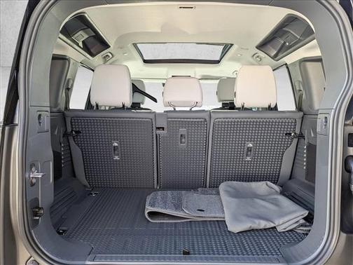 2025 Land Rover Defender 110 P300