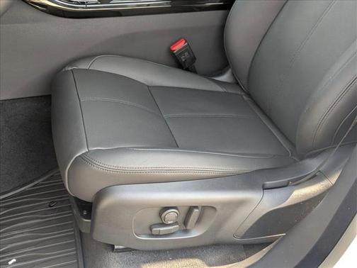 2026 Land Rover Range Rover Velar P250 SE R-Dynamic