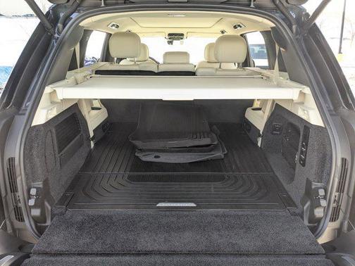 2025 Land Rover Range Rover P400 SE 7 Seat