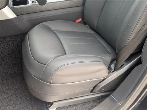 2025 Land Rover Range Rover P400 SE 7 Seat