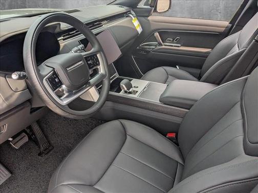2025 Land Rover Range Rover P400 SE 7 Seat