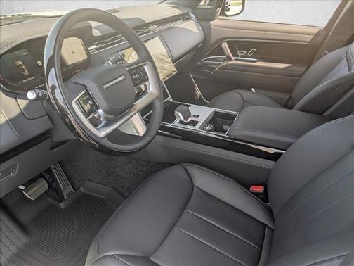 2025 Land Rover Range Rover P530 SE