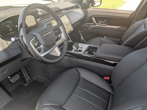 2025 Land Rover Range Rover P530 SE